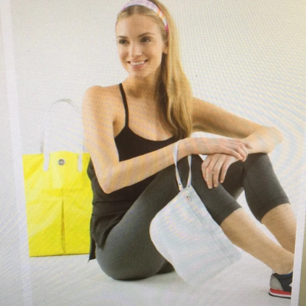 LULULEMON/2 BUNDLE”BURGUNDY”SWEATSHIRT &”CHIQUITA BANANA YELLOW GYM BAG